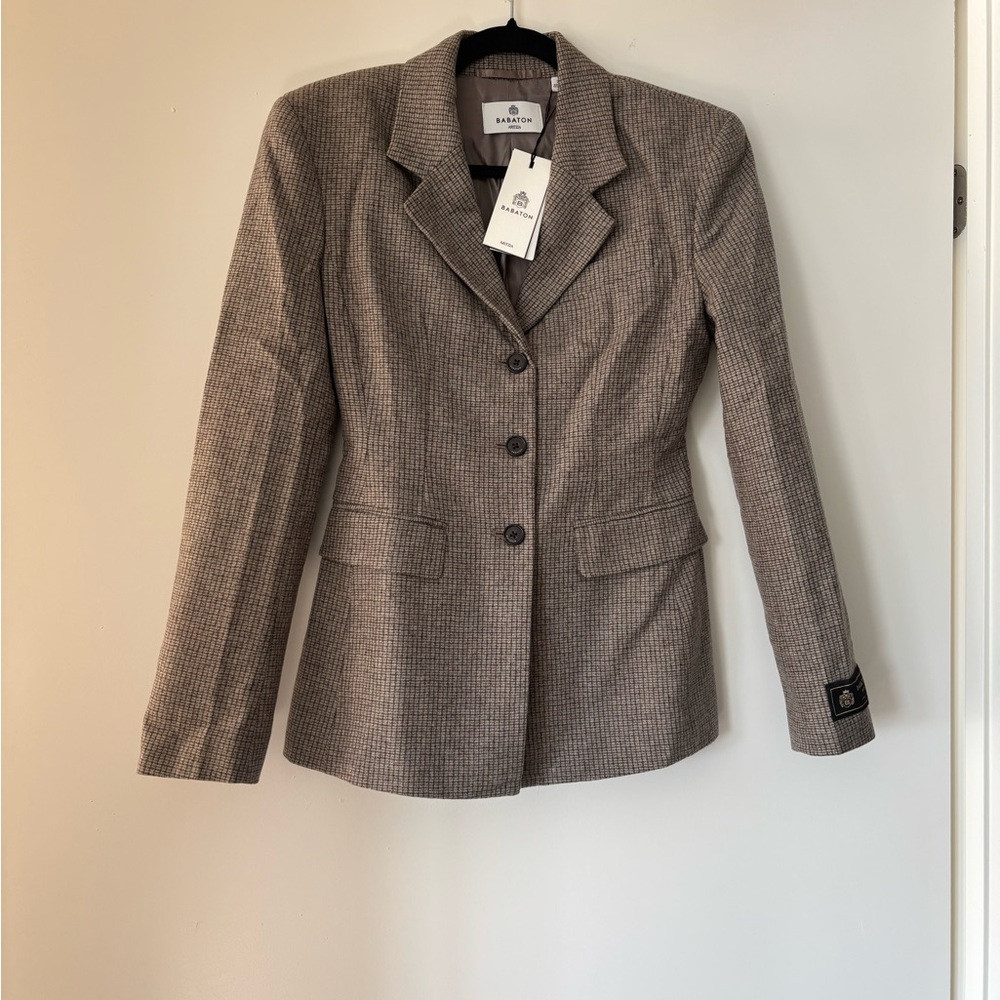 Babaton Aritzia Houndstooth Blazer in Gray in size 2